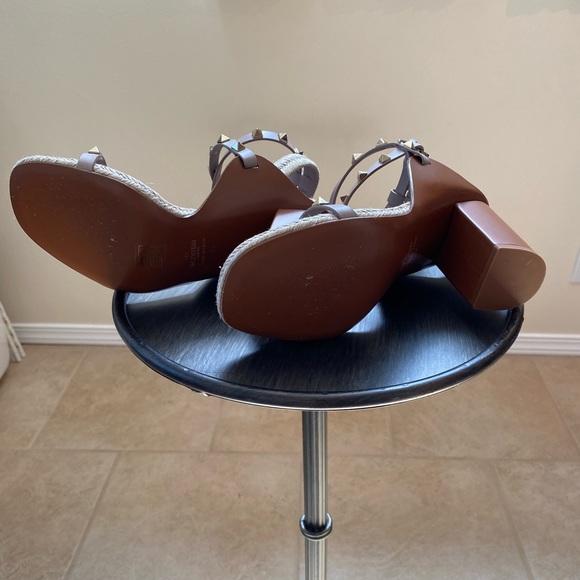 Valentino Garavani Rockstud Espadrille Sandals - Picture 9 of 10